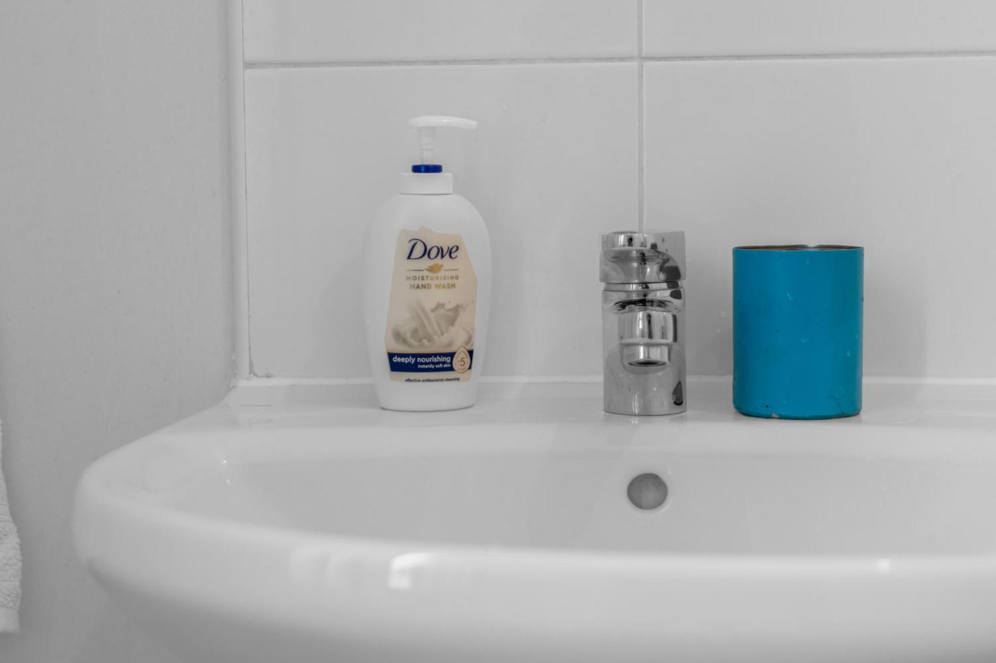 Séjour chez l'habitant Cosy, Stylish Bedroom For Business And Work Travellers *