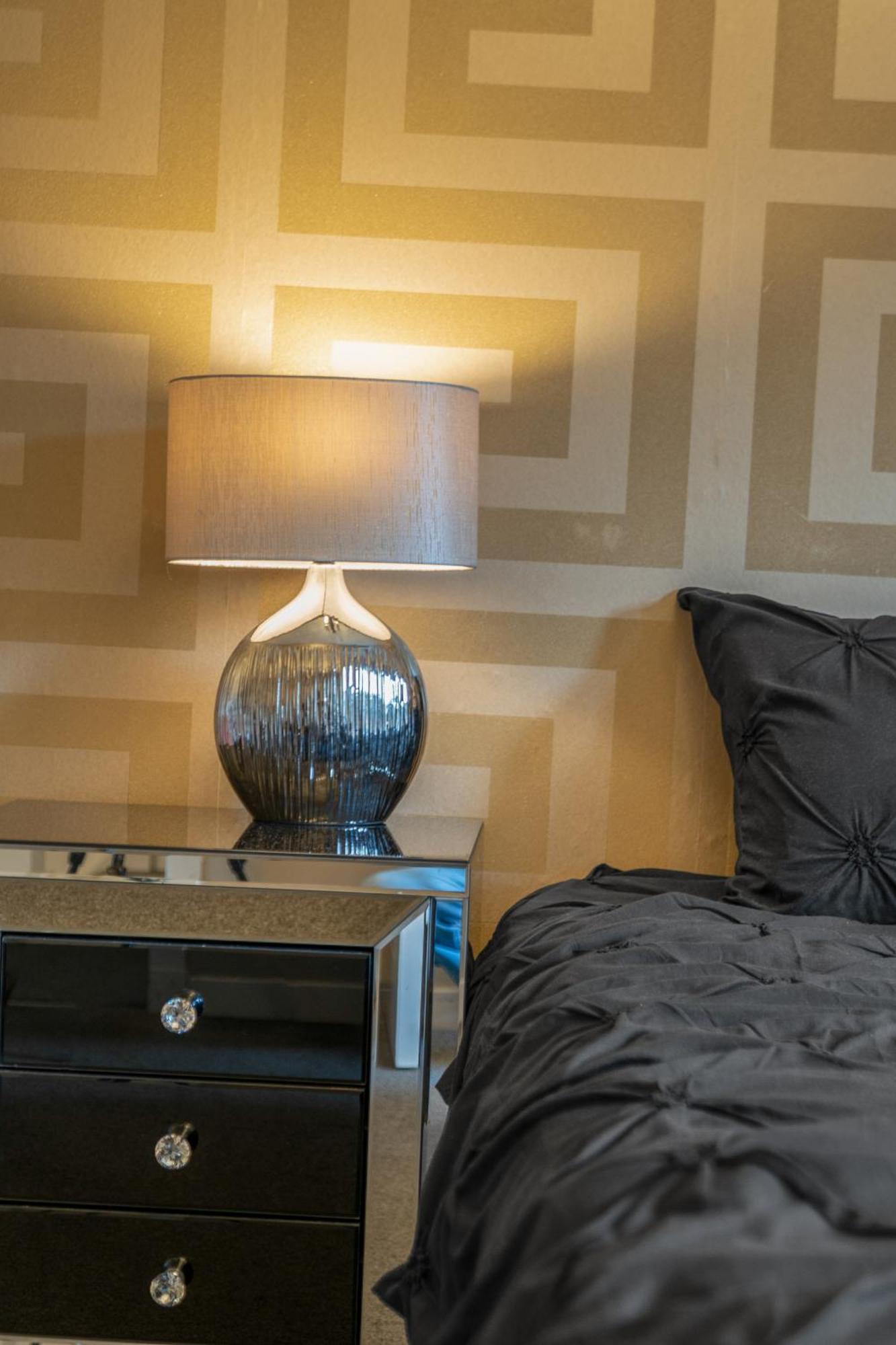 Séjour chez l'habitant Cosy, Stylish Bedroom For Business And Work Travellers