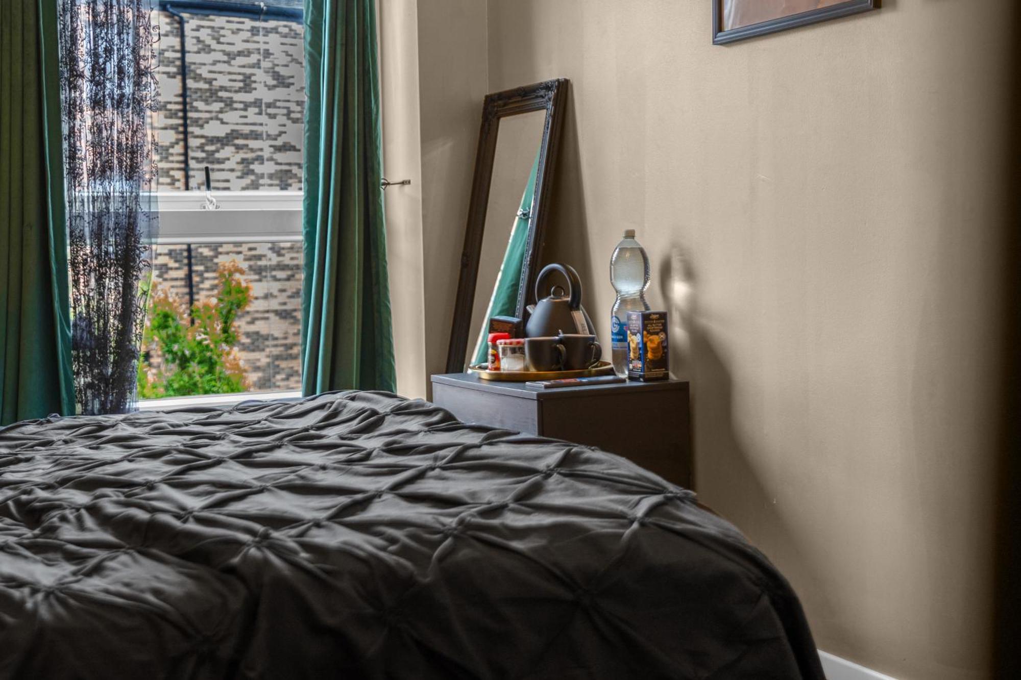 Cosy, Stylish Bedroom For Business And Work Travellers Séjour chez l'habitant *