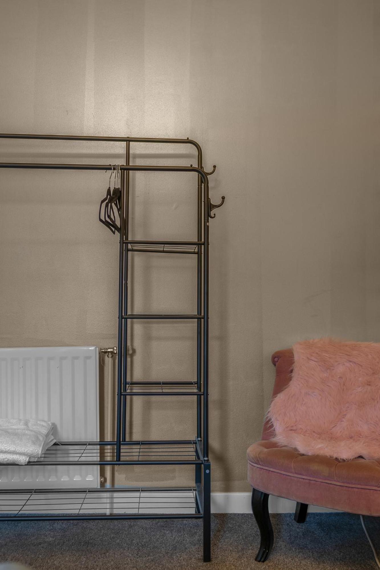 Séjour chez l'habitant Cosy, Stylish Bedroom For Business And Work Travellers