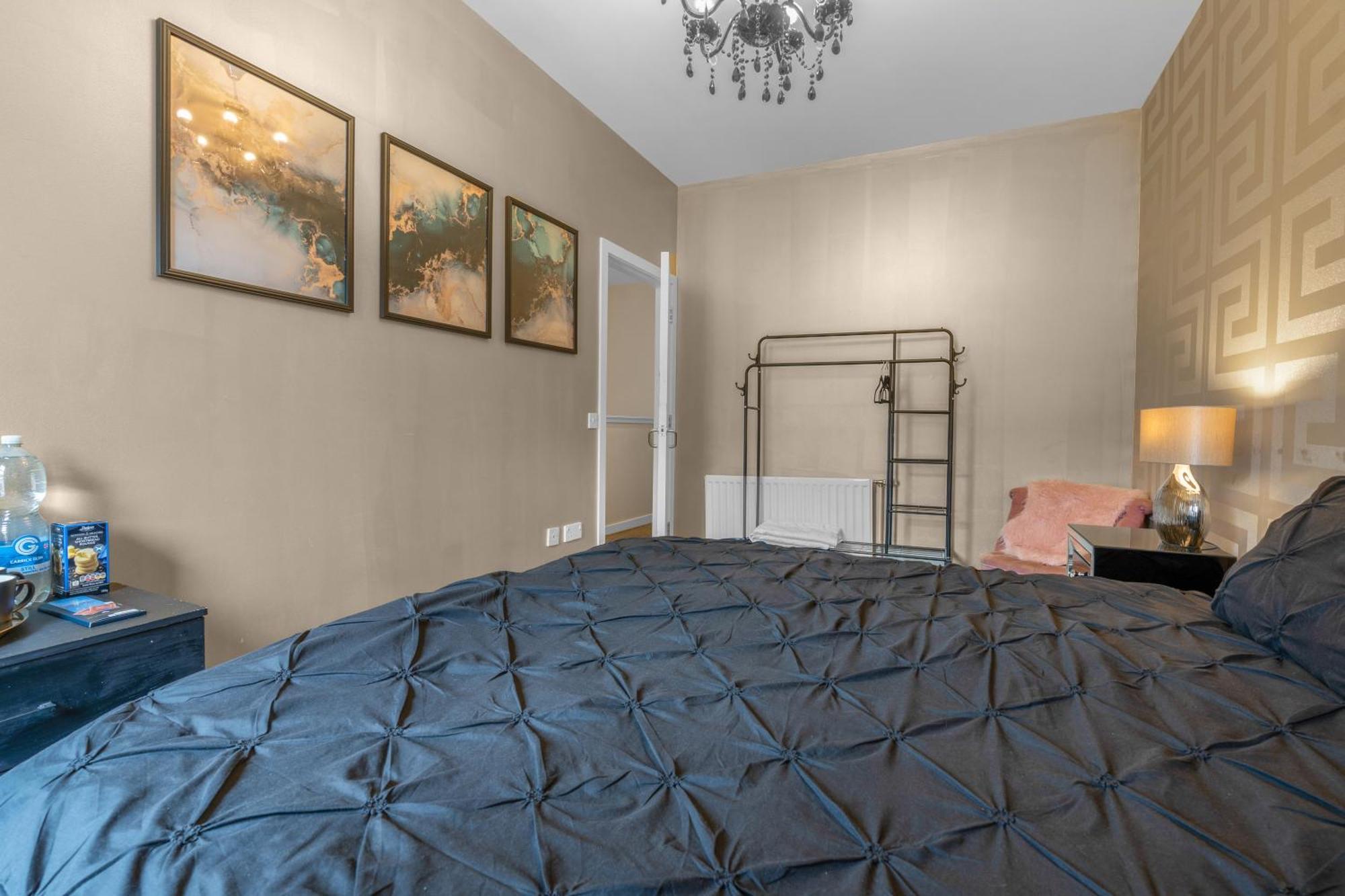 Séjour chez l'habitant Cosy, Stylish Bedroom For Business And Work Travellers